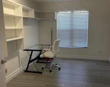 2322 Se Saint Lucie Boulevard - Photo Thumbnail 18