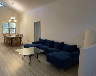 2322 Se Saint Lucie Boulevard - Photo Thumbnail 6