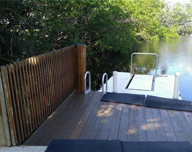 1523 E Hillsboro Boulevard - Photo Thumbnail 17