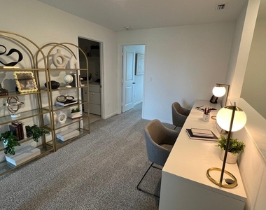 478 Salisbury Circle - Photo Thumbnail 4