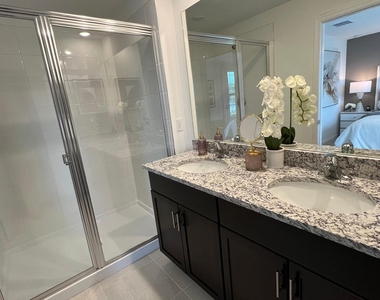478 Salisbury Circle - Photo Thumbnail 8
