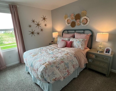 478 Salisbury Circle - Photo Thumbnail 5