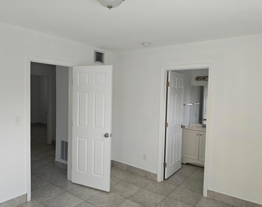 2719 Lincoln Street - Photo Thumbnail 4