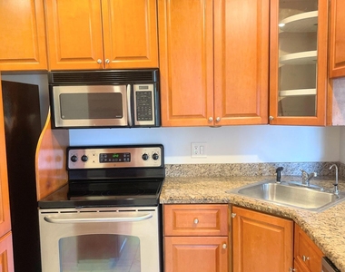 811 Sky Pine Way - Photo Thumbnail 13
