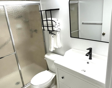 811 Sky Pine Way - Photo Thumbnail 10