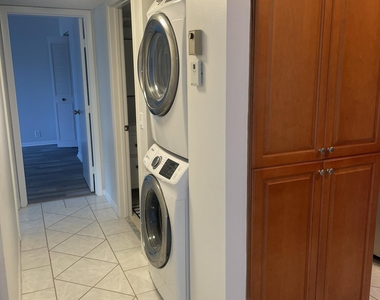 811 Sky Pine Way - Photo Thumbnail 3