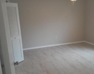 9311 E Heather Lane - Photo Thumbnail 4