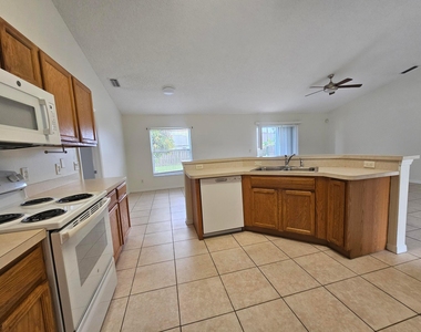 162 Sw Grimaldo Terrace - Photo Thumbnail 2