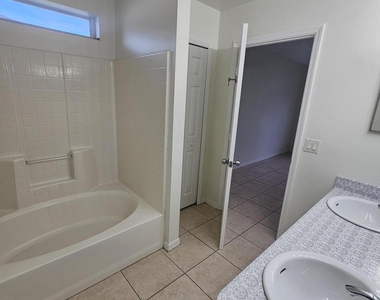 162 Sw Grimaldo Terrace - Photo Thumbnail 9