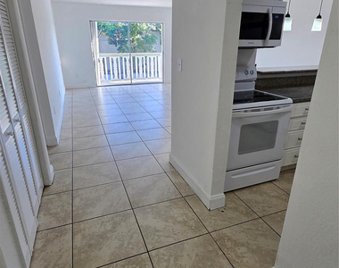 15205 Ne 6th Avenue - Photo Thumbnail 1