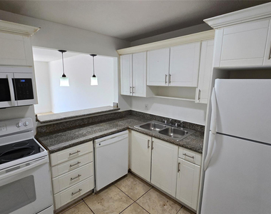 15205 Ne 6th Avenue - Photo Thumbnail 3
