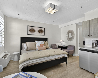 235 Sunrise Avenue - Photo Thumbnail 6