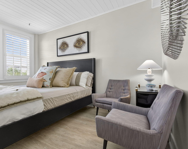 235 Sunrise Avenue - Photo Thumbnail 2