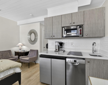 235 Sunrise Avenue - Photo Thumbnail 5
