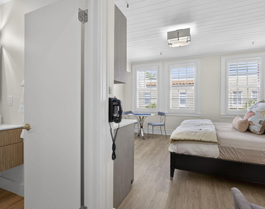 235 Sunrise Avenue - Photo Thumbnail 19