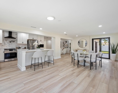 8201 Nw 67th Avenue - Photo Thumbnail 5