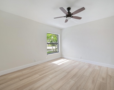 8201 Nw 67th Avenue - Photo Thumbnail 19