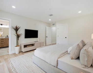 8201 Nw 67th Avenue - Photo Thumbnail 9