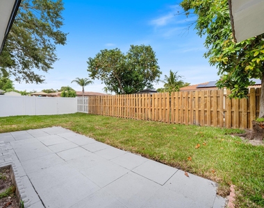 8201 Nw 67th Avenue - Photo Thumbnail 21