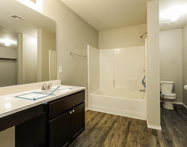 518 Crystal Lane - Photo Thumbnail 8