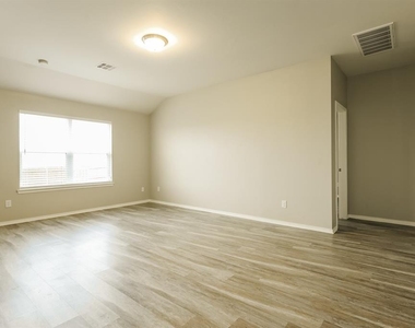 518 Crystal Lane - Photo Thumbnail 3