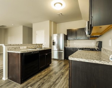 518 Crystal Lane - Photo Thumbnail 5