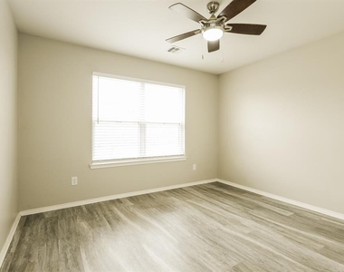 518 Crystal Lane - Photo Thumbnail 11