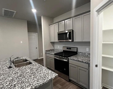 10501 Sw 41st Street - Photo Thumbnail 1