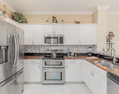 1540 Se Prestwick Lane - Photo Thumbnail 8