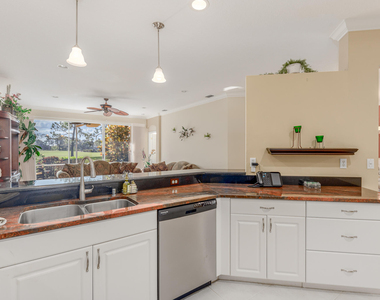 1540 Se Prestwick Lane - Photo Thumbnail 9