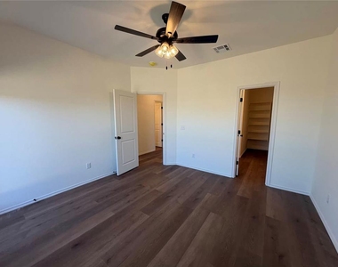 310 Aaran Way - Photo Thumbnail 17