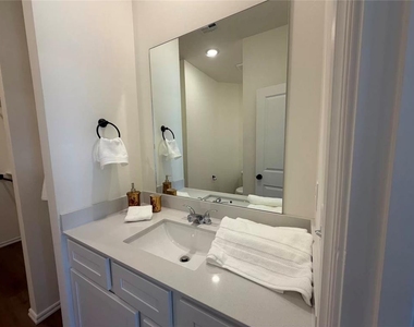 310 Aaran Way - Photo Thumbnail 19