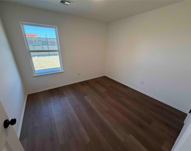312 Aaran Way - Photo Thumbnail 14