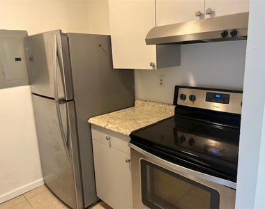 1089 N Benoist Farms Road - Photo Thumbnail 7
