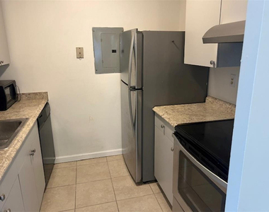 1089 N Benoist Farms Road - Photo Thumbnail 8