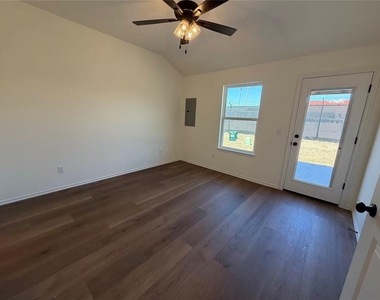 318 Aaran Way - Photo Thumbnail 16