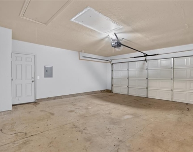 18109 Montoro Way - Photo Thumbnail 38