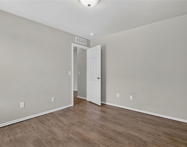 18109 Montoro Way - Photo Thumbnail 34