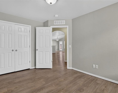 18109 Montoro Way - Photo Thumbnail 31