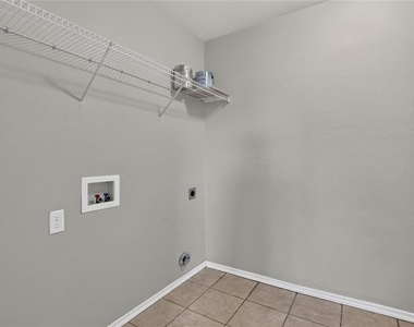 18109 Montoro Way - Photo Thumbnail 37