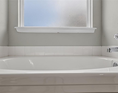 18109 Montoro Way - Photo Thumbnail 27