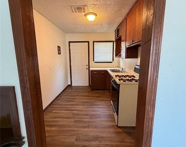 412 Babb Drive - Photo Thumbnail 3