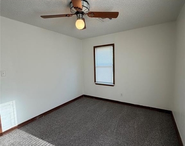 412 Babb Drive - Photo Thumbnail 8