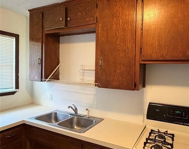 412 Babb Drive - Photo Thumbnail 5