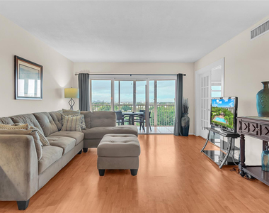 3150 N Palm Aire Drive - Photo Thumbnail 2