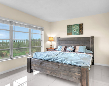 3150 N Palm Aire Drive - Photo Thumbnail 12