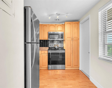 3150 N Palm Aire Drive - Photo Thumbnail 11