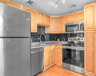 3150 N Palm Aire Drive - Photo Thumbnail 10