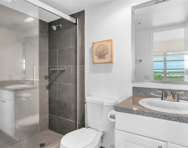 3150 N Palm Aire Drive - Photo Thumbnail 14