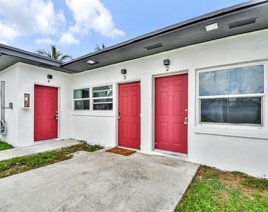 1725 Ne 148th Street - Photo Thumbnail 2